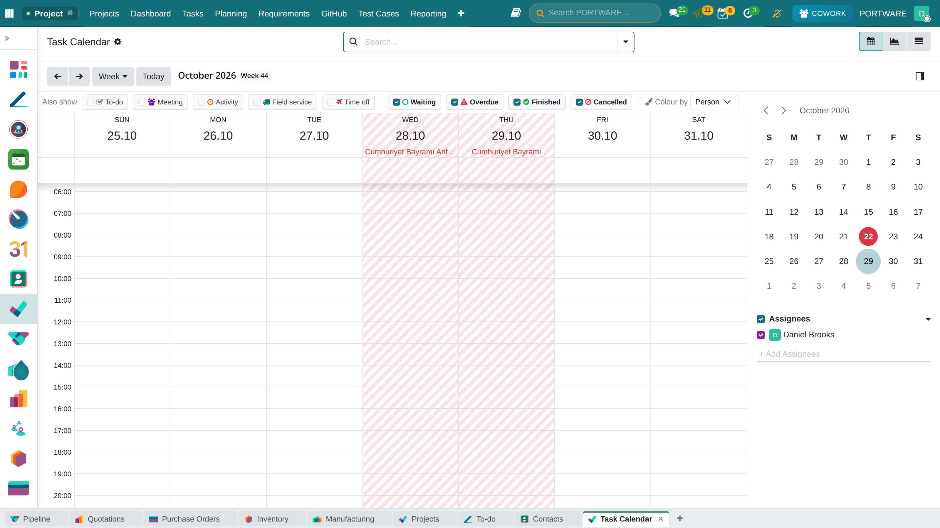 Task Calendar: a public holiday and its eve in their own colour, with the name